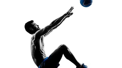 Sit-Ups mit Ball-Wurf Sit-Ups mit Ball-Wurf