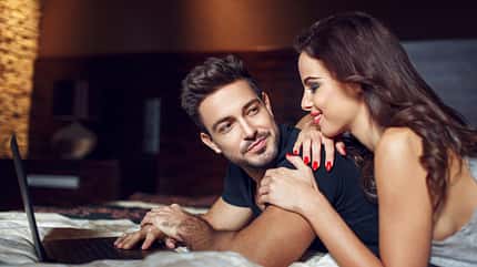 Sie schauen gemeinsam Sexfilme Sie schauen gemeinsam Sexfilme