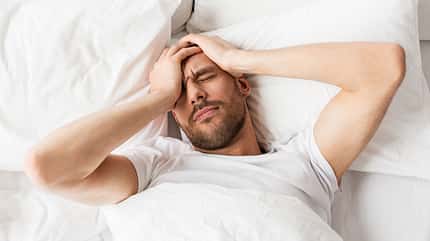 Bei Schmerzen in den Nasennebenhöhlen sollten Sie im Bett bleiben Bei Schmerzen in den Nasennebenhöhlen sollten Sie im Bett bleiben