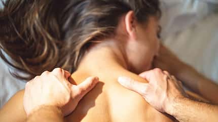 Verwöhnen Sie Ihre Partnerin mit einer Massage Verwöhnen Sie Ihre Partnerin mit einer Massage