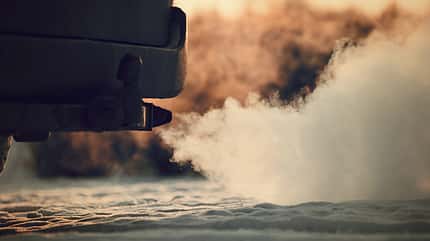 Den Motor niemals im Stand warmlaufen lassen Den Motor niemals im Stand warmlaufen lassen