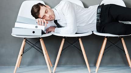 Müde am Arbeitsplatz? Machen Sie ein Nickerchen Müde am Arbeitsplatz? Machen Sie ein Nickerchen