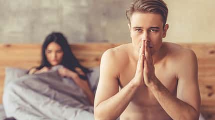 sh_VGstockstudio_514793380_mann_bett_frau_nachdenken_800x462