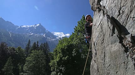 Atemraubender Start ins Felsklettern: das Arve-Tal, direkt gegenüber die Gletscher der Aiguille du Midi Atemraubender Start ins Felsklettern: das Arve-Tal, direkt gegenüber die Gletscher der Aiguille du Midi