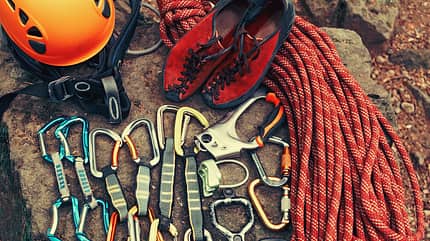 Die Ausrüstung fürs Felsklettern: Helm, Expressschlingen, Seil, Extrakarabiner Die Ausrüstung fürs Felsklettern: Helm, Expressschlingen, Seil, Extrakarabiner