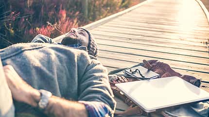 Bei der digitalen Diät verzichten sie zu bestimmten Zeiten auf Smartphone, Rechner und Tablet Bei der digitalen Diät verzichten sie zu bestimmten Zeiten auf Smartphone, Rechner und Tablet