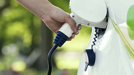 Elektroautos und alternative Antriebe: Strom tanken und ab geht's Elektroautos und alternative Antriebe: Strom tanken und ab geht's