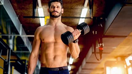 Krafttraining bildet stets die Basis der Strandfigur. Krafttraining bildet stets die Basis der Strandfigur.