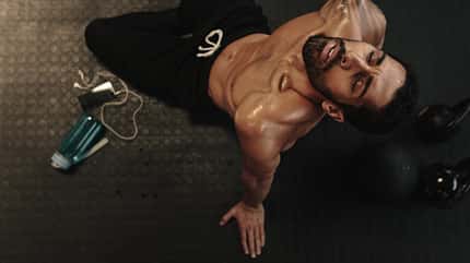 Beim hochintensiven Intervalltraining geht es um Schnelligkeit, um Vollgas geben beim Training Beim hochintensiven Intervalltraining geht es um Schnelligkeit, um Vollgas geben beim Training