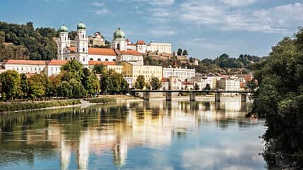 Die Dreiflüssestadt Passau an der Grenze zu Österreich: Hier endet die Reise auf der Bier- und Burgenstraße Die Dreiflüssestadt Passau an der Grenze zu Österreich: Hier endet die Reise auf der Bier- und Burgenstraße