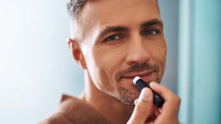 Olena Yakobchuk / Shutterstock.com Lippenpflege für trockene Lippen