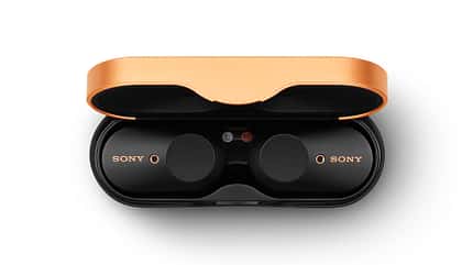 Sonys kabellose In-Ears WF-1000XM3: Im Ladecase werden die Stöpsel magnetisch gehalten Sonys kabellose In-Ears WF-1000XM3: Im Ladecase werden die Stöpsel magnetisch gehalten