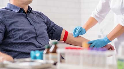 Blut spenden Eine Blutspende dauert insgesamt mit ärztlicher Untersuchung und Ruhepause zirka 1 Stunde.