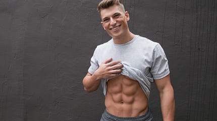 Fitness-Blogger Alex Kukla verrät seine Tricks, mit denen du es locker zum Sixpack schaffst Fitness-Blogger Alex Kukla verrät seine Tricks, mit denen du es locker zum Sixpack schaffst