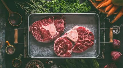 VICUSCHKA / Shutterstock.com Bei der Paleo-Diät isst du wie in der Steinzeit