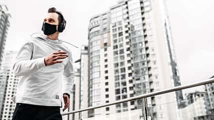 Sport mit Maske Training mit Maske fördert langfristig die Ausdauerleistung