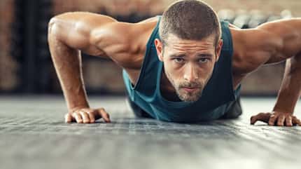 Reis und Hülsenfrüchte enthalten viel Eiweiß, perfekt für Sportlerinnen Reis und Hülsenfrüchte enthalten viel Eiweiß, perfekt für Sportlerinnen