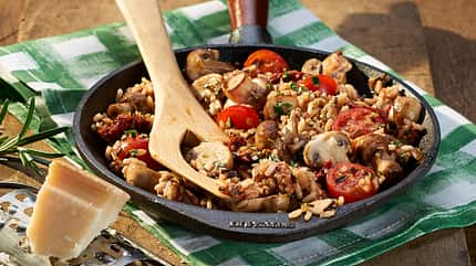 Herzhafte Hackfleisch-Reis-Pfanne mit Pilzen und Tomaten Herzhafte Hackfleisch-Reis-Pfanne mit Pilzen und Tomaten