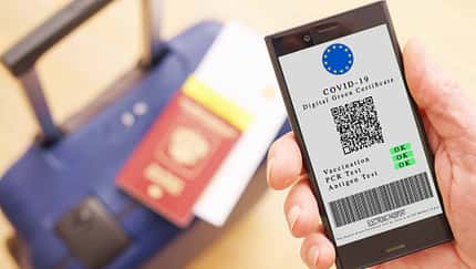 Der digitale Impfpass weist EU-weit deine Immunität gegen Covid-19 nach und erleicht so das Reisen