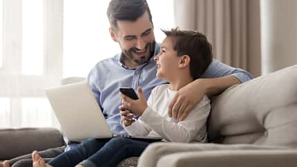 Kinder brauchen einen Vater, der mit ihnen gemeinsam das Internet erkundet und erklärt