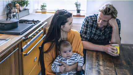 Wie man eine Wochenbett-Depressionen erkennt – bei der Mutter und beim Vater