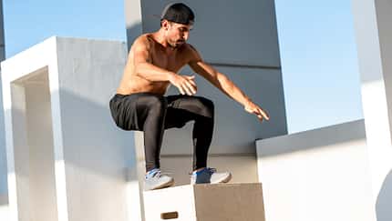 Hochintensives Intervalltraining, zum Beispiel mit explosiven Boxjumps, lohnt sich in vielerlei Hinsicht