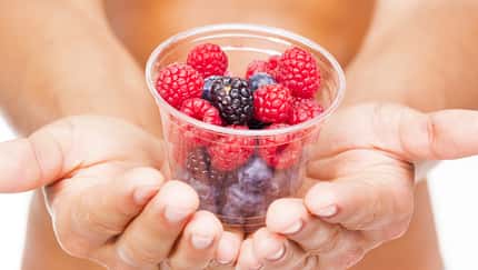 Diese Obstsorten mit wenig Fructose helfen dir beim Abnehmen