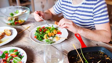 Diese 5 leichten Sommergerichte sind jetzt ideal