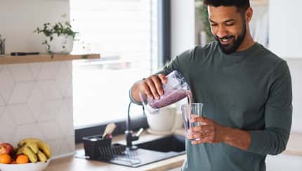 5 geniale Protein-Smoothies, die dich lange sättigen