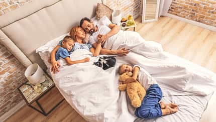 Ein Bett für alle? Co-Slepping hat Vor- aber auch Nachteile
