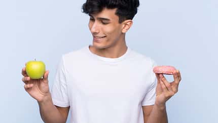 Stressesser? Mit diesen 4 Tipps isst du laut Studie Obst statt Süßkram