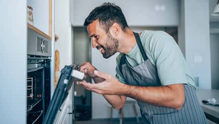 8 simple Tipps, wie du beim Kochen Energiekosten sparst