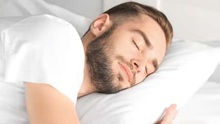 Wer abends moderaten Sport treibt, schläft besser und wacht erholt morgens auf