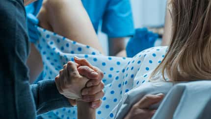 Natürlich stehen bei der Geburt Mutter und Kind im Mittelpunkt, aber auch der Vater sollte nicht außenvorstehen