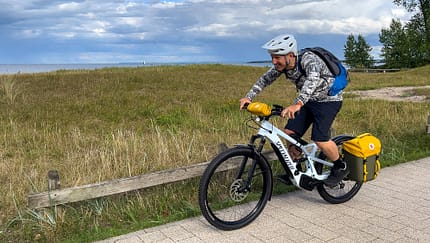 Der Wochenend-Ausflug ans Meer funktioniert auch nachhaltig – mit dem E-Bike
