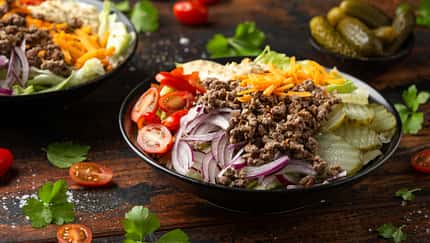 Ein Salat macht dich nicht satt? Dann probier mal diesen Big-Mac-Salat