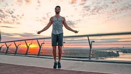 Du hast die 40er-Marke geknackt? Kein Problem Werde richtig fit mit unserem Trainingsplan