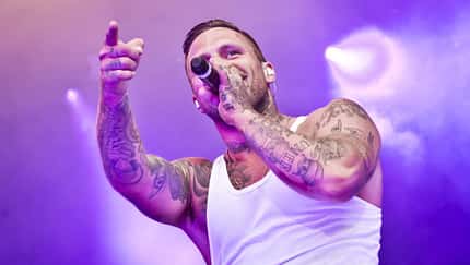 Auf der Bühne liefert Rapper Kontra K ab – immer. Das liegt auch daran, dass der Ausnahmekünstler top trainiert und motiviert ist