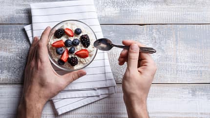 So wird dein Porridge zur Proteinbombe