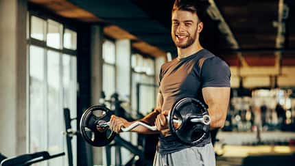 Beim Krafttraining machst du pro Übung meist 3 Sätze à 10 Wiederholungen? Brich mit dem Standard, um dein Trainingspotenzial zu verbessern
