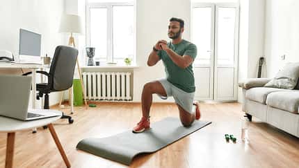 Online-Gyms sind eine tolle, zeitsparende Alternative zum Fitnessstudio.