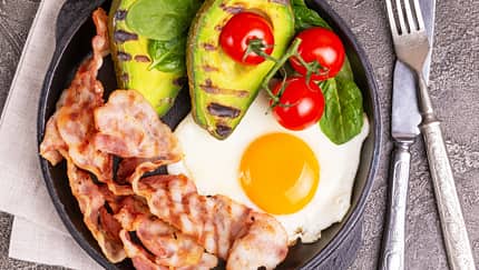 Wie viel Fett muss man am Tag essen, um Muskeln aufzubauen?