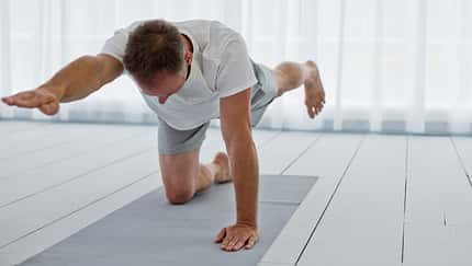 Dieses Mobility-Training solltest du mit Ü50 machen