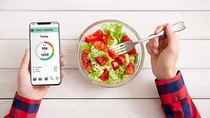 Smart,Eating,And,Diet,Planning,Concept.,Man,Eating,Vegetable,Salad