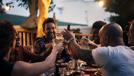 So baust du trotz Alkohol Muskeln auf
