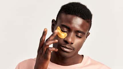 Close,Up,Portrait,Of,Young,Handsome,Black,Guy,Applying,Cosmetic