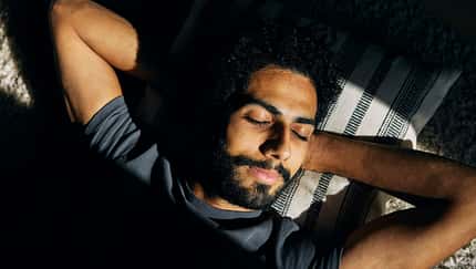 Sleep & Gym: Wie regelmäßiges Training deinen Schlaf radikal verbessern kann Sleep & Gym: Wie regelmäßiges Training deinen Schlaf radikal verbessern kann