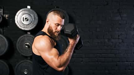 Bizepsc Curls richtig machen: Training für starke Oberarme Bizepsc Curls richtig machen: Training für starke Oberarme