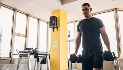 Die eine Übung, die deine Sommerfigur sichtbar verändert: Farmers Carry / Loaded Carries Die eine Übung, die deine Sommerfigur sichtbar verändert: Farmers Carry / Loaded Carries