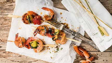 Shrimp-SpieÃŸe mit Melone und Avocado